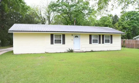 606 2nd St, Chipley, FL 32428 photo 1