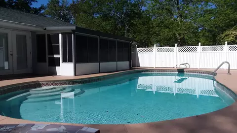 645 3rd St, Chipley, FL 32428 photo 2