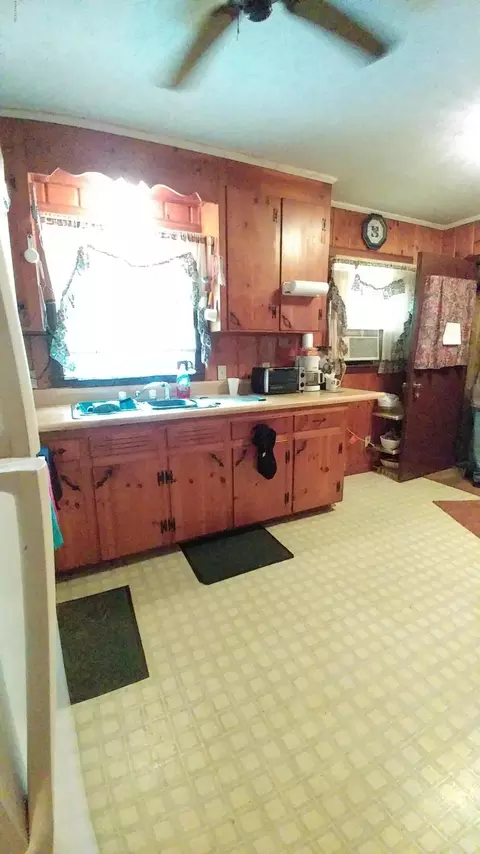 5946 Highway 2, Bascom, FL 32423 photo 5