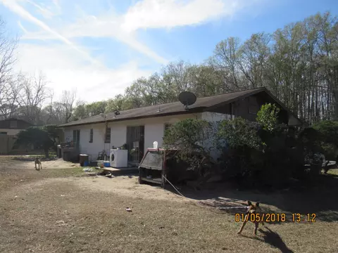 589 1st St, Chipley, FL 32428 photo 2