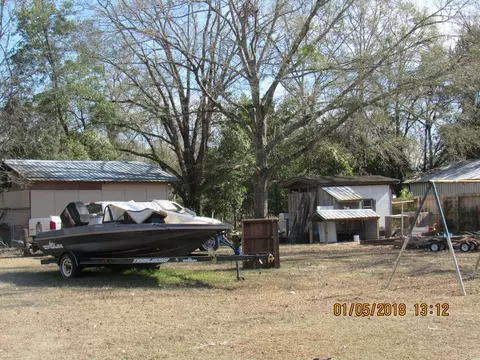 589 1st St, Chipley, FL 32428 photo 3