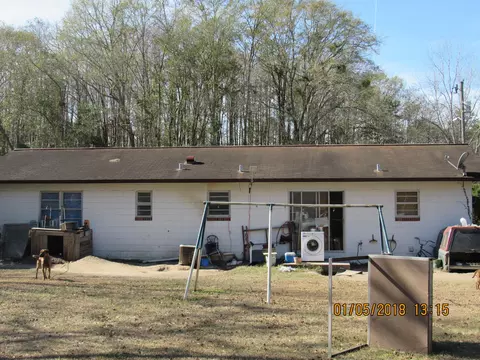 589 1st St, Chipley, FL 32428 photo 6