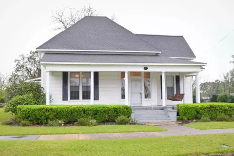 782 3rd St, Chipley, FL 32428 photo 1