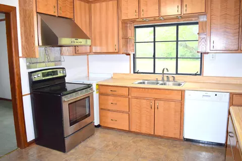 420 6th St, Chipley, FL 32428 photo 9