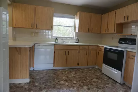 2019 Baldwin St, Chipley, FL 32428 photo 3
