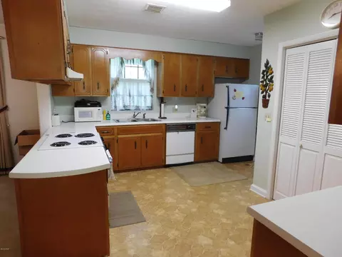 688 Main St, Chipley, FL 32428 photo 2