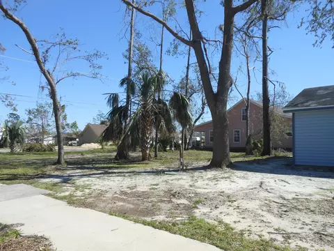 407 E 8th St, Lynn Haven, FL 32444 photo 2