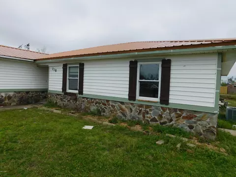 718 E Pine Forest Dr, Lynn Haven, FL 32444 photo 2