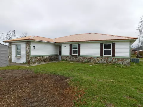 718 E Pine Forest Dr, Lynn Haven, FL 32444 photo 1