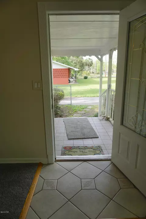 582 5th St, Chipley, FL 32428 photo 4
