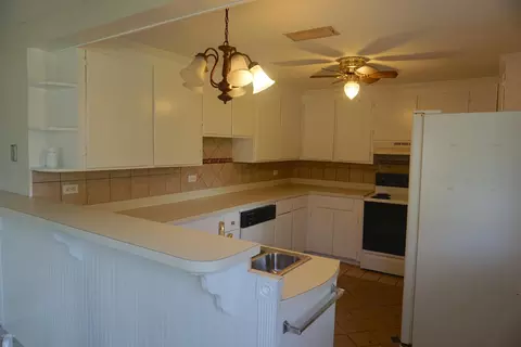 582 5th St, Chipley, FL 32428 photo 11