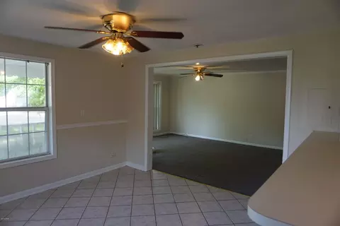 582 5th St, Chipley, FL 32428 photo 9