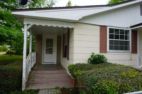 582 5th St, Chipley, FL 32428 photo 2