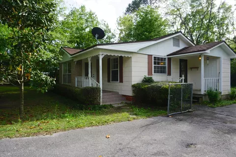 582 5th St, Chipley, FL 32428 photo 1