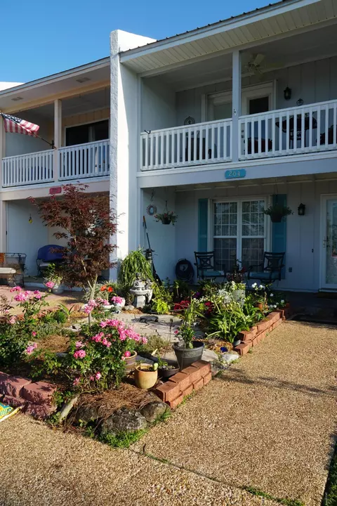 203 E 3rd St, Lynn Haven, FL 32444 photo 5