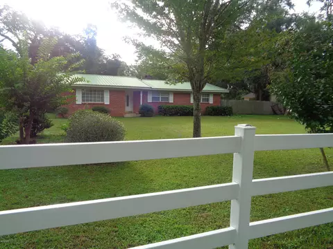 847 8th St, Chipley, FL 32428 photo 3
