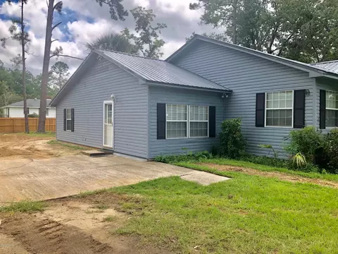 591 N 5th St, Chipley, FL 32428 photo 2
