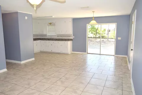 576 2nd St, Chipley, FL 32428 photo 2