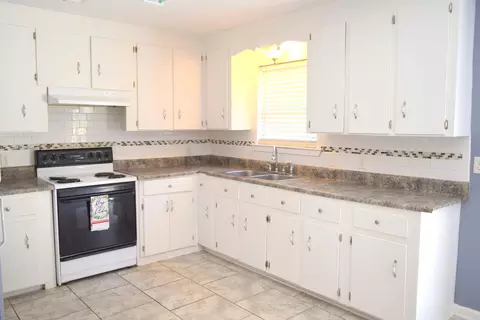 576 2nd St, Chipley, FL 32428 photo 4