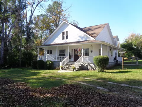 718 5th St, Chipley, FL 32428 photo 2