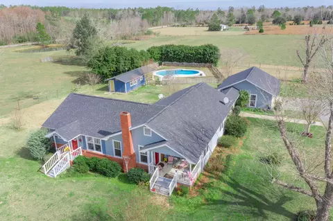 321 Pleas Cir, Chipley, FL 32428 photo 2