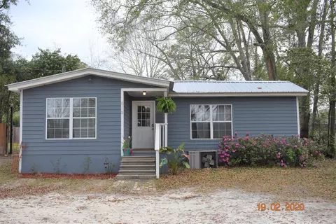 616 Pear St, Chipley, FL 32428 photo 1