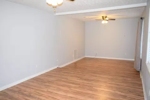 735 Gilbert Dr, Chipley, FL 32428 photo 2