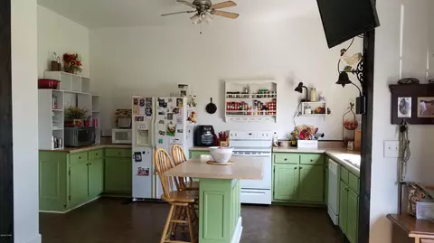 5372 9th St, Malone, FL 32445 photo 3