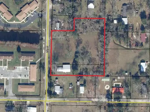 553 2nd St, Chipley, FL 32428 photo 2