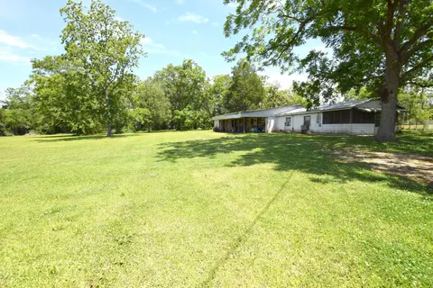553 2nd St, Chipley, FL 32428 photo 4