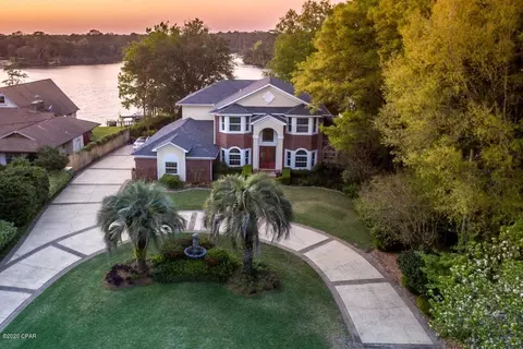 1009 Lake Dr, Niceville, FL 32578 photo 2
