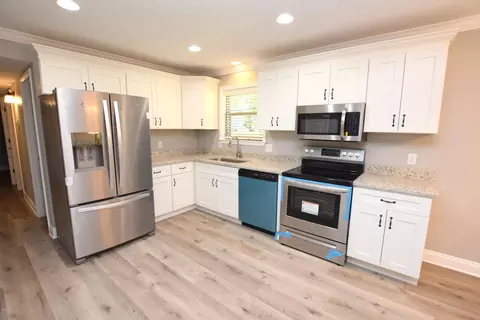 660 2nd St, Chipley, FL 32428 photo 3