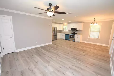 660 2nd St, Chipley, FL 32428 photo 2