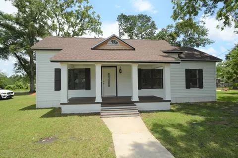 833 8th St, Chipley, FL 32428 photo 1