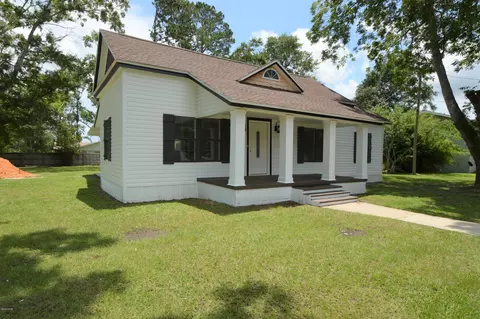 833 8th St, Chipley, FL 32428 photo 3