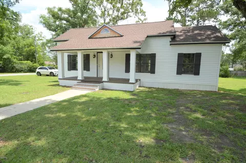 833 8th St, Chipley, FL 32428 photo 2