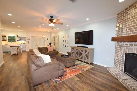 503 Lakepointe Dr, Chipley, FL 32428 photo 3