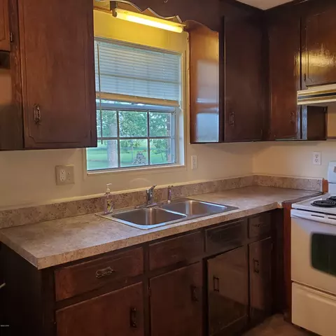 5343 7th St, Malone, FL 32445 photo 8