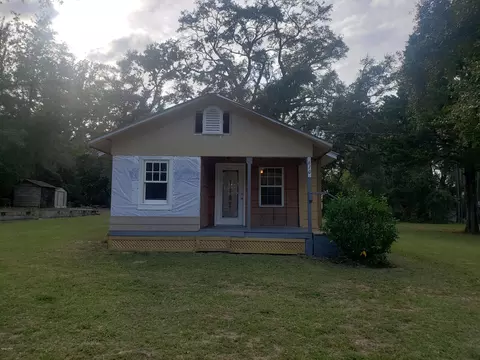610 Pear St, Chipley, FL 32428 photo 1