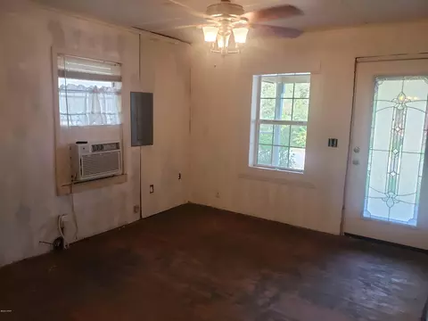 610 Pear St, Chipley, FL 32428 photo 5