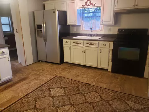 610 Pear St, Chipley, FL 32428 photo 3