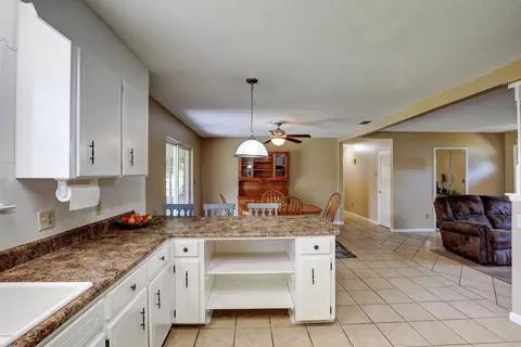 2196 Shelby Ct, Chipley, FL 32428 photo 9