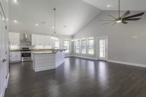 745 4th St, Chipley, FL 32428 photo 4