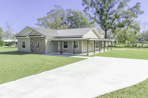 745 4th St, Chipley, FL 32428 photo 1