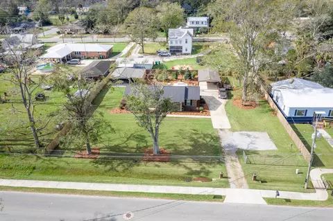 720 7th St, Chipley, FL 32428 photo 2