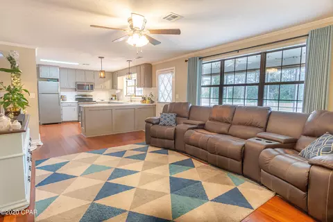 652 2nd St, Chipley, FL 32428 photo 5