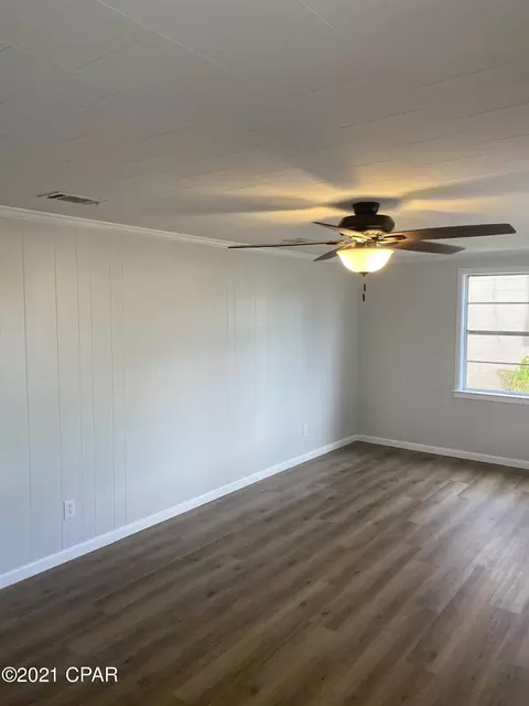 5469 10th St, Malone, FL 32445 photo 9