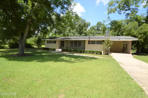 568 4th St, Chipley, FL 32428 photo 2