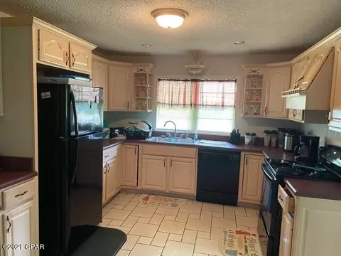 586 5th St, Chipley, FL 32428 photo 4