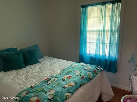 586 5th St, Chipley, FL 32428 photo 9